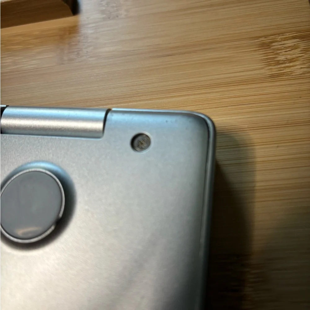 :)ASUS Laptop - Silver Used almost perfect condition (only scuffed up on bottom)